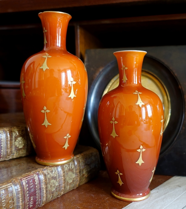 Baccarat : pair of orange opaline vases enhanced with fine gold - circa 1900