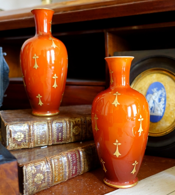 Baccarat : pair of orange opaline vases enhanced with fine gold - circa 1900