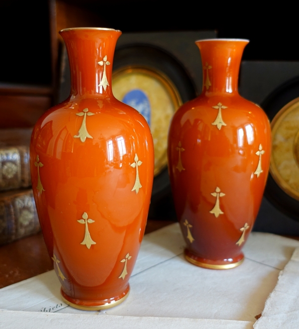 Baccarat : pair of orange opaline vases enhanced with fine gold - circa 1900