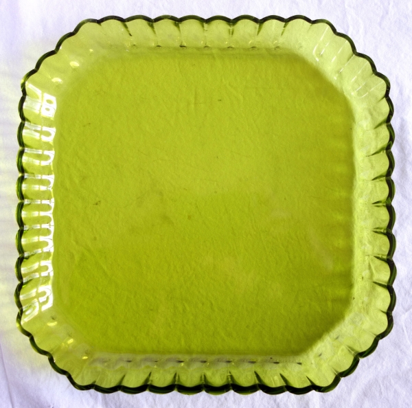 Paire de plateaux en cristal de St Louis vert mousse