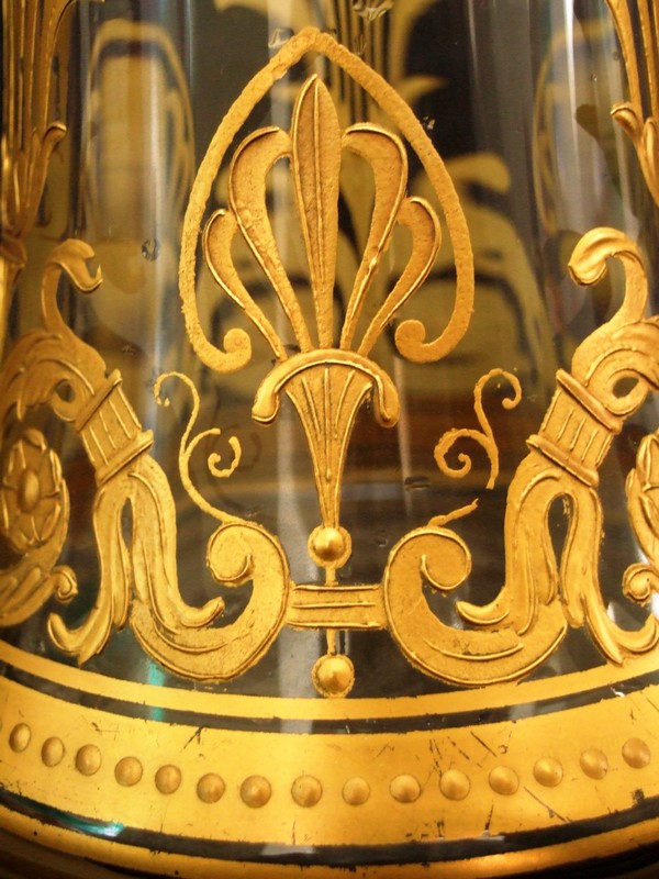 Paire de vases en cristal de Baccarat, décor de style Empire doré à l'or fin