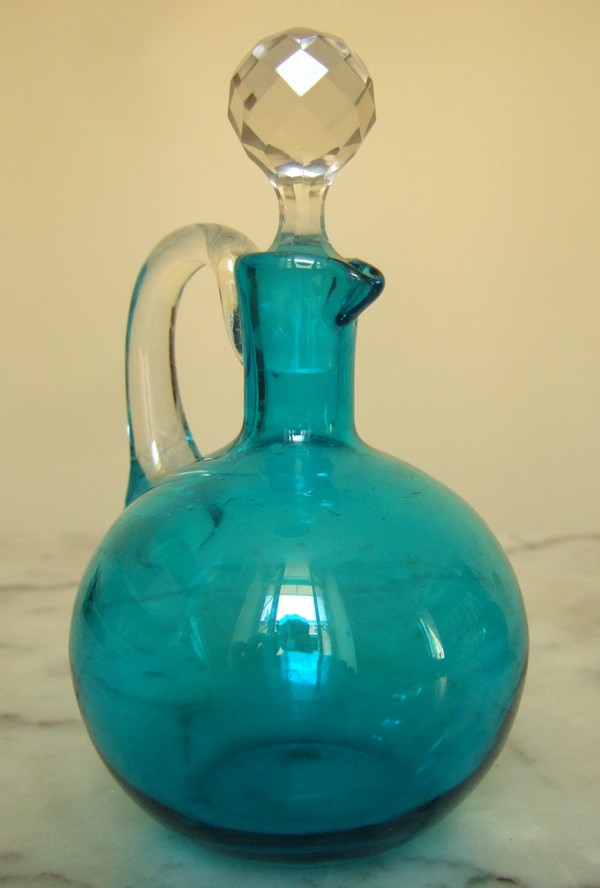 Rare carafe à liqueur en cristal de Baccarat forme boule bleu turquoise