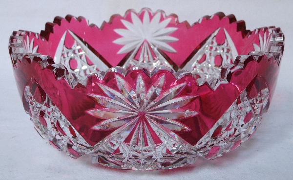 Coupe, jatte ou vide-poche en cristal de Baccarat overlay rose