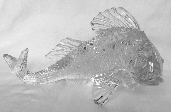Cristal de Baccarat pour le Vase Estrusque : grand poisson / carpe en cristal taillé époque 1890 / 1900