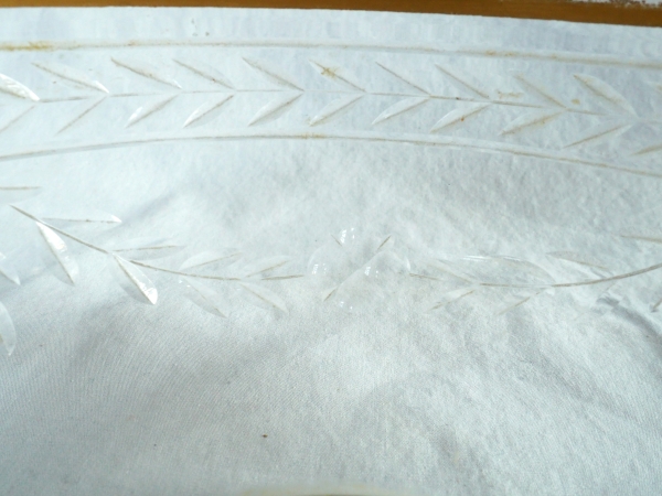 Baccarat crystal salad bowl, laurels cut pattern - enhanced with fine gold