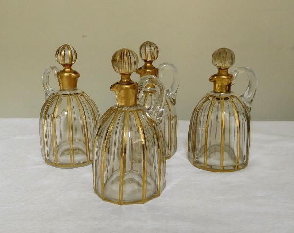 Service à liqueur en cristal de Baccarat, modèle Cannelures réhaussé de filets or, étiquette d'origine
