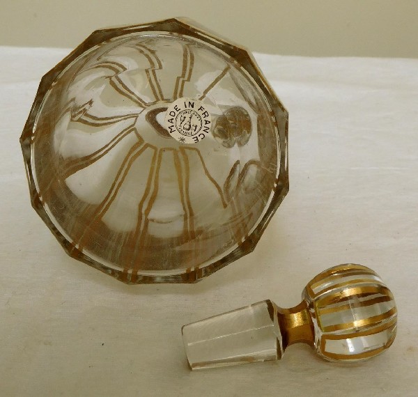 Service à liqueur en cristal de Baccarat, modèle Cannelures réhaussé de filets or, étiquette d'origine