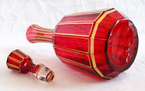 Service à liqueur en cristal de Baccarat rouge rubis et doré, modèle Cannelures - étiquette papier