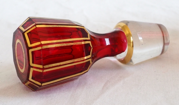 Service à liqueur en cristal de Baccarat rouge rubis et doré, modèle Cannelures - étiquette papier