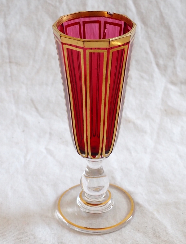 Service à liqueur en cristal de Baccarat rouge rubis et doré, modèle Cannelures - étiquette papier