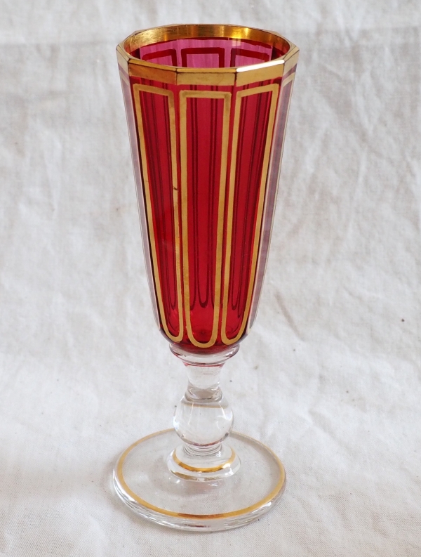 Service à liqueur en cristal de Baccarat rouge rubis et doré, modèle Cannelures - étiquette papier