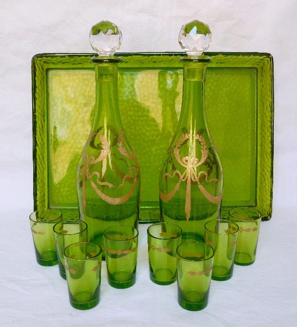 Service à liqueur en cristal de Baccarat vert chartreuse doré, étiquette papier