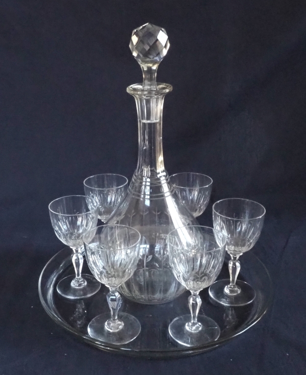 Service à porto en cristal de Baccarat taillé - modèle au décor Louis XVI