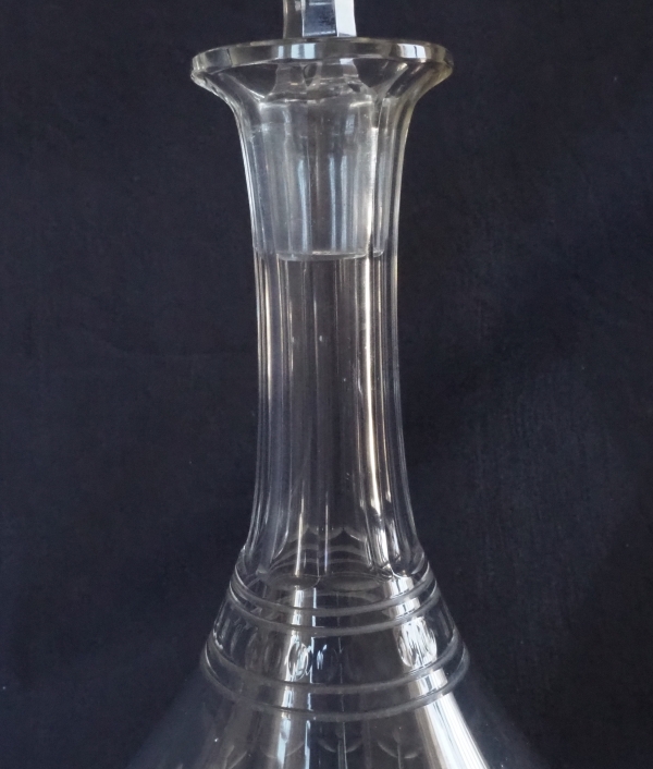Service à porto en cristal de Baccarat taillé - modèle au décor Louis XVI
