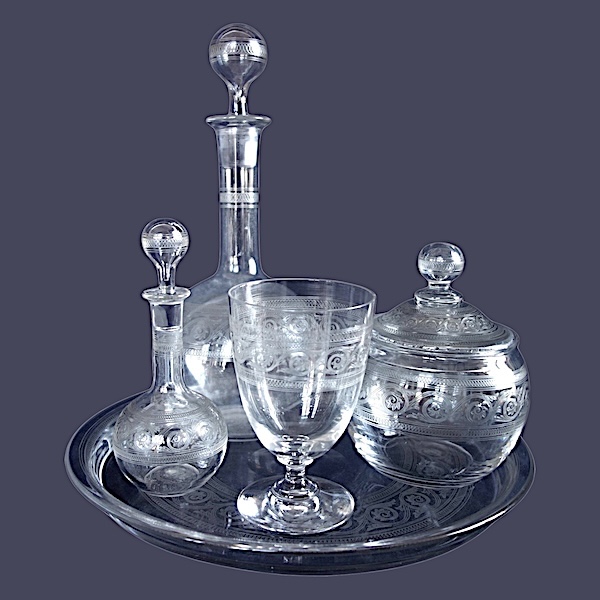 Service verre d'eau / service de nuit 5 pièces en cristal de Baccarat décor gravure Athenienne