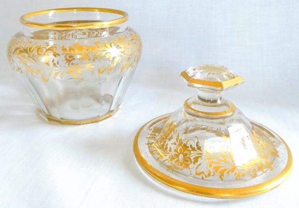 Sucrier / bonbonnière en cristal de Baccarat - cristal taillé et doré à l'or fin
