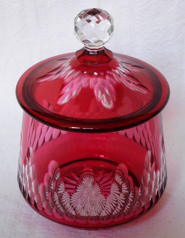 Sucrier en cristal de Baccarat overlay rouge / rose, modèle Richelieu, vers 1900