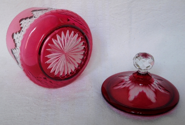 Sucrier en cristal de Baccarat overlay rouge / rose, modèle Richelieu, vers 1900