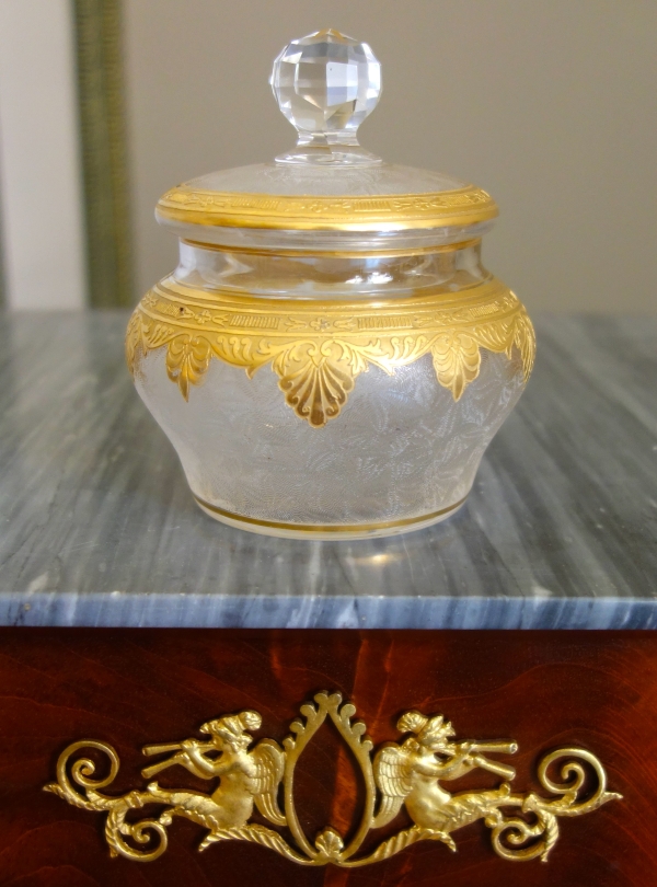 Sucrier en cristal de Saint Louis gravé et doré à l'or fin - modèle Nelly de style Empire