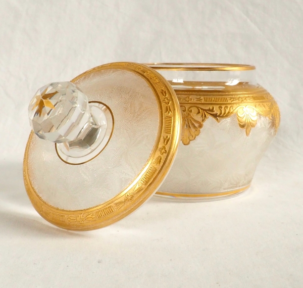Sucrier en cristal de Saint Louis gravé et doré à l'or fin - modèle Nelly de style Empire