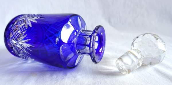 Très grand flacon en cristal de Baccarat overlay bleu cobalt - modèle Douai - 20,2cm