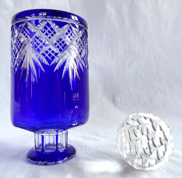 Très grand flacon en cristal de Baccarat overlay bleu cobalt - modèle Douai - 20,2cm