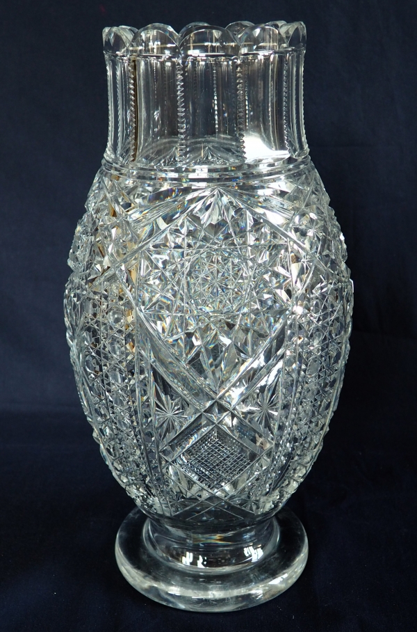 Spectaculaire vase en cristal de Baccarat taillé - 35,2cm