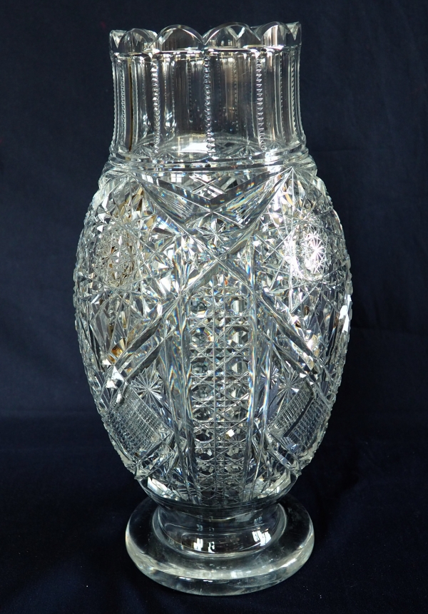 Spectaculaire vase en cristal de Baccarat taillé - 35,2cm