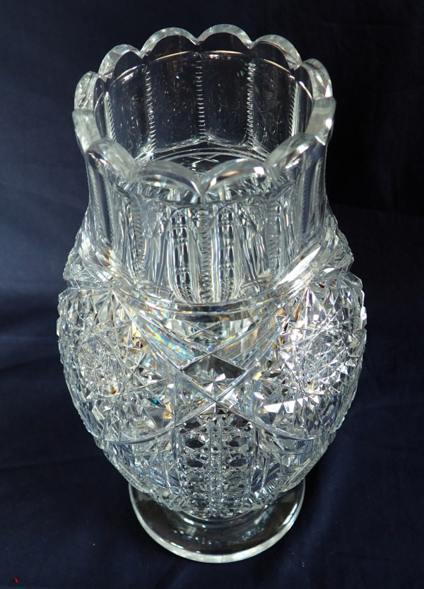 Spectaculaire vase en cristal de Baccarat taillé - 35,2cm