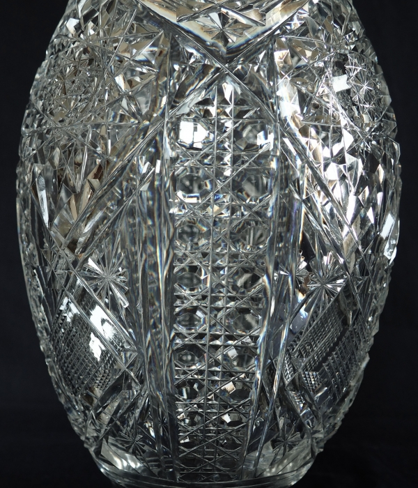 Spectaculaire vase en cristal de Baccarat taillé - 35,2cm