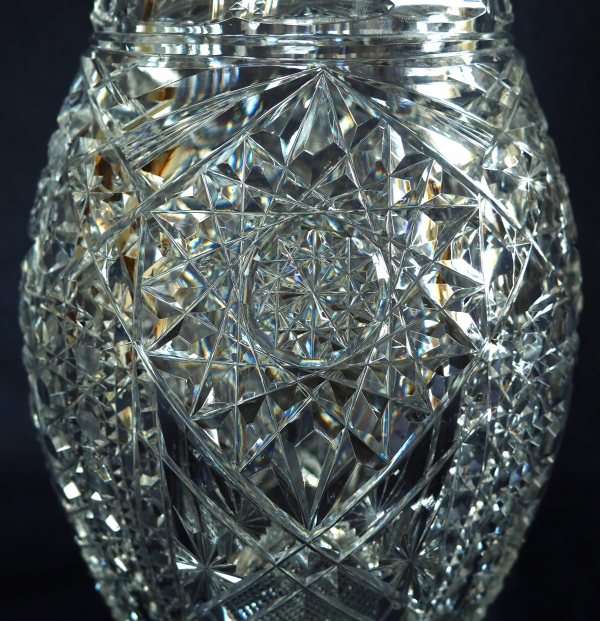 Spectaculaire vase en cristal de Baccarat taillé - 35,2cm