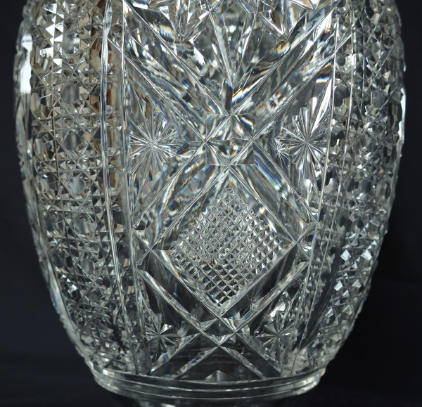 Spectaculaire vase en cristal de Baccarat taillé - 35,2cm