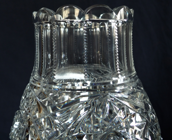 Spectaculaire vase en cristal de Baccarat taillé - 35,2cm