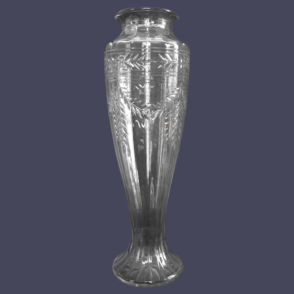 Très grand vase en cristal de Baccarat taillé à lauriers et côtes vénitiennes - 49cm