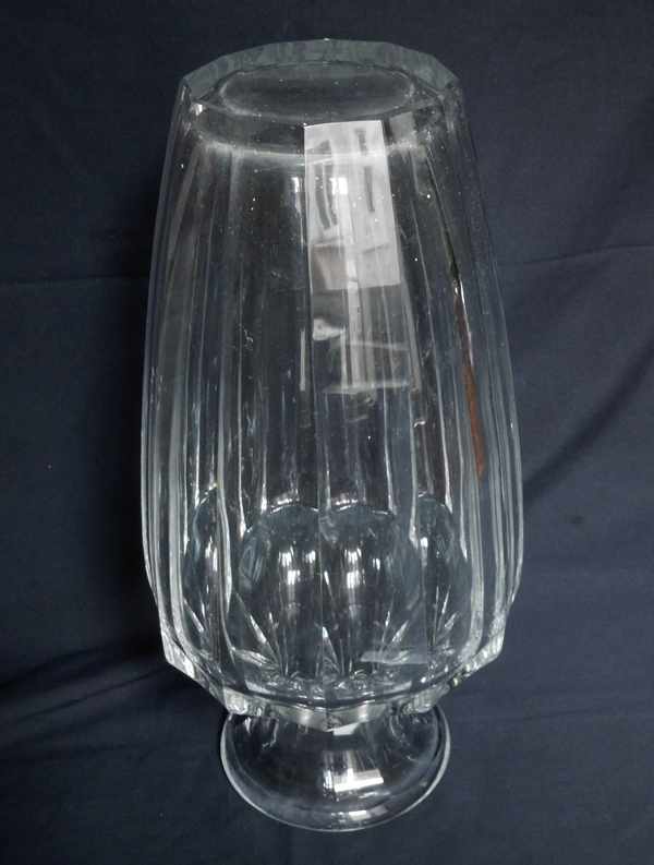 Spectaculaire vase en cristal de Baccarat taillé, modèle Malmaison - 40cm