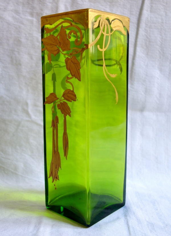Green Baccarat crystal vase enhanced with fine gold, Art Nouveau period - late 19th century