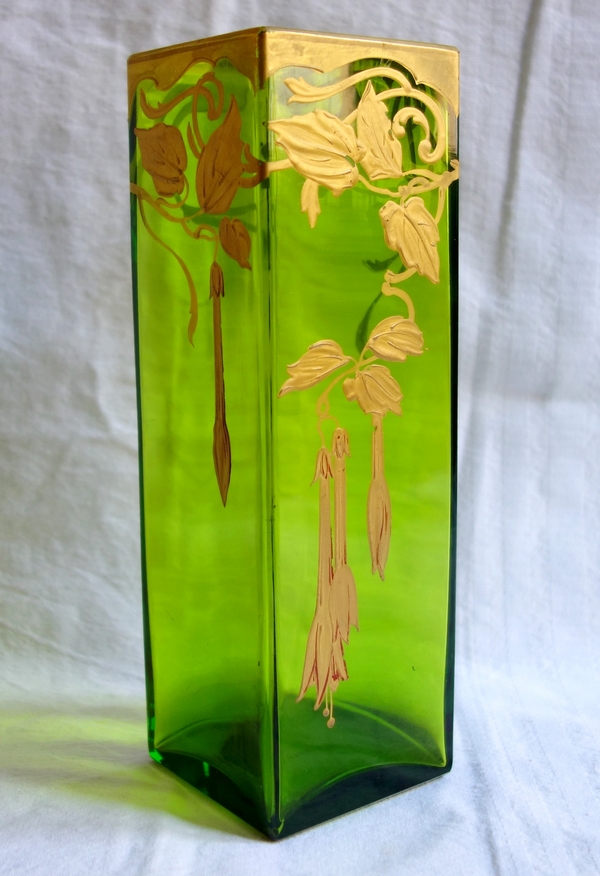 Green Baccarat crystal vase enhanced with fine gold, Art Nouveau period - late 19th century