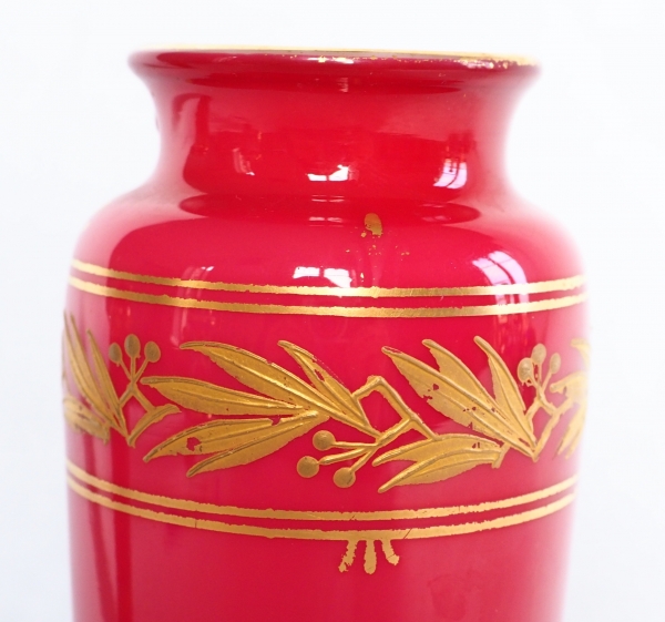 Red overlay Baccarat opaline crystal single-flower vase - original paper sticker