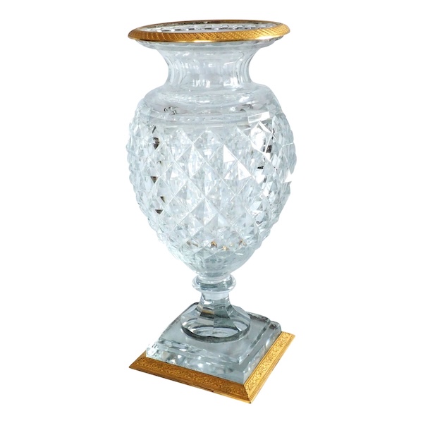 Vase d'époque Charles X en cristal du Creusot taillé, monture en bronze doré