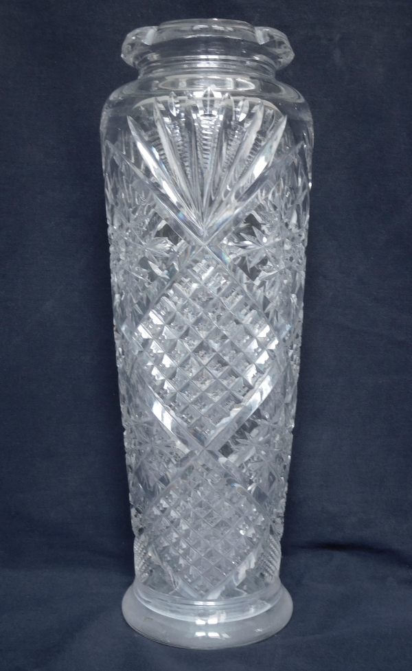 Grand vase en cristal de Baccarat richement taillé