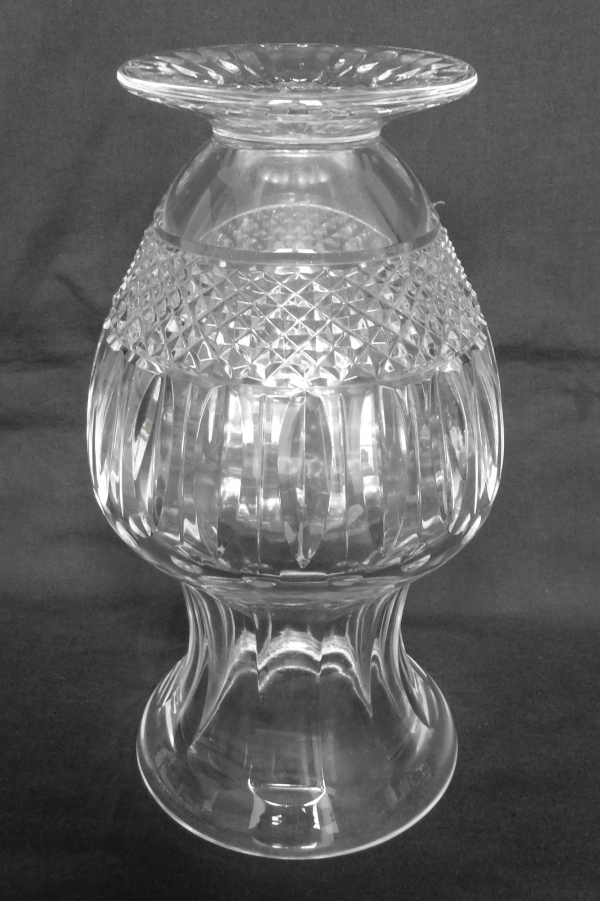 Grand vase en cristal de Saint Louis taillé, modèle Tommy - signé