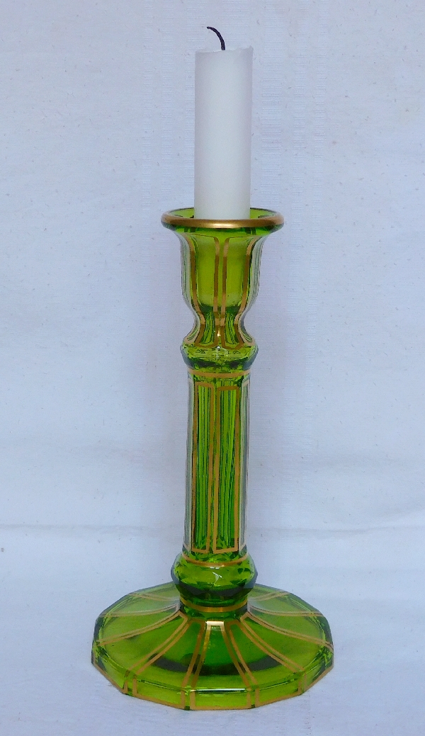 Bougeoir en cristal de Baccarat vert, modèle Cannelures rehaussé de filets or, étiquette papier d'origine