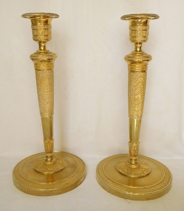 Paire de bougeoirs / flambeaux en bronze doré au mercure d'époque Directoire Consulat