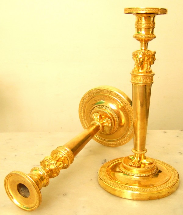 Paire de bougeoirs / flambeaux en bronze doré d'époque Consulat / Empire