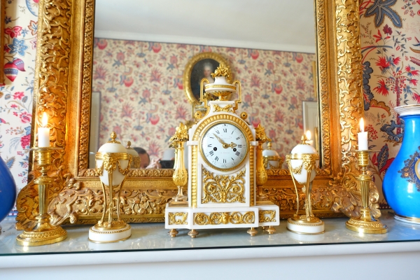 Pair of Louis XVI ormolu candlesticks, late 18th century - 20cm