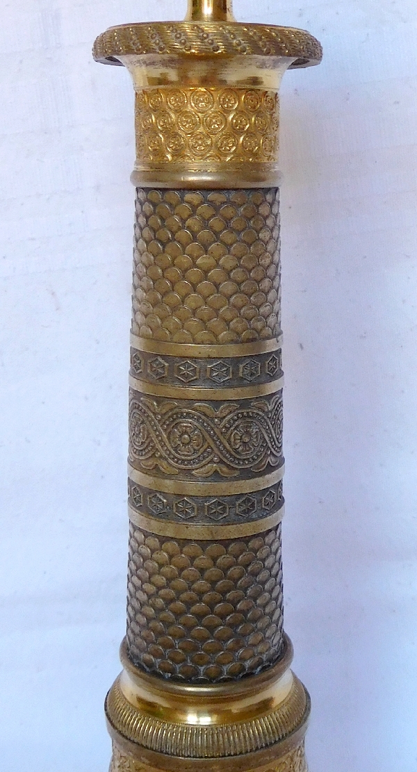 Paire de bougeoirs d'époque Empire, bronze doré au mercure, époque début XIXe