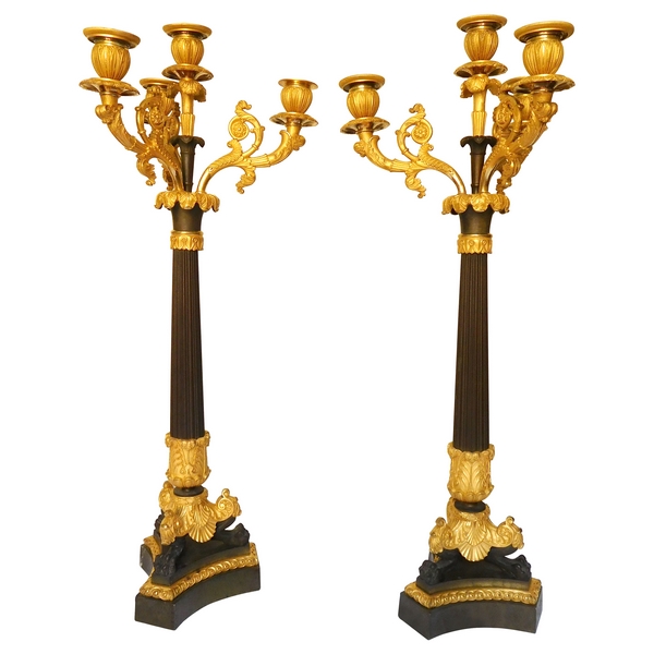 Paire de candélabres Empire en bronze patiné et doré au mercure, époque Restauration