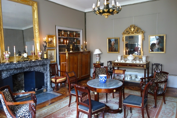 Grand lustre à 12 feux Empire d'époque Restauration en bronze patiné et doré, vers 1820-1830