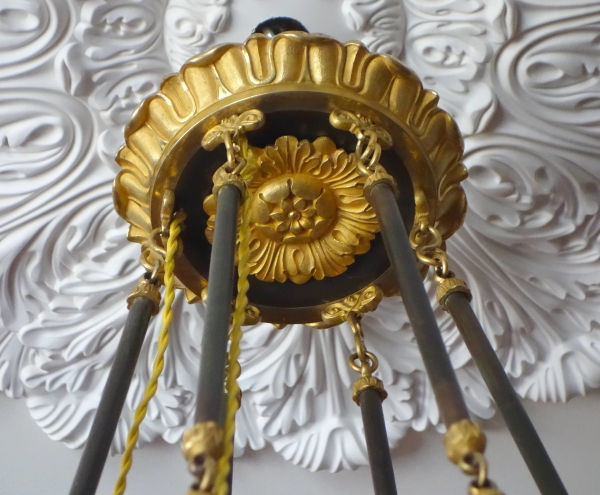 Grand lustre à 12 feux Empire d'époque Restauration en bronze patiné et doré, vers 1820-1830
