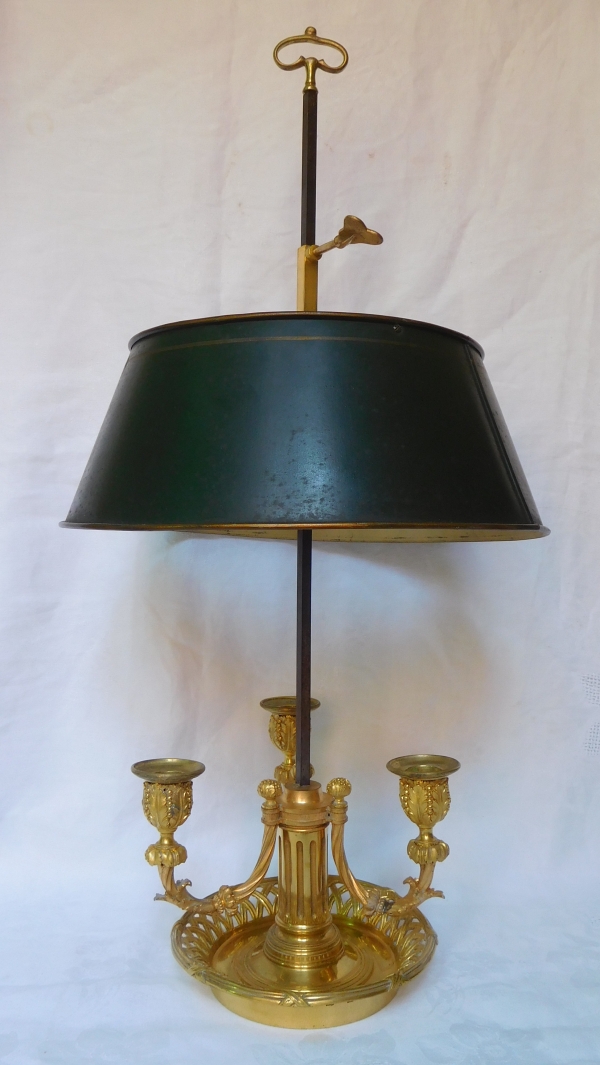 Lampe bouillotte en bronze ciselé et doré de style Louis XVI d'époque XIXe siècle